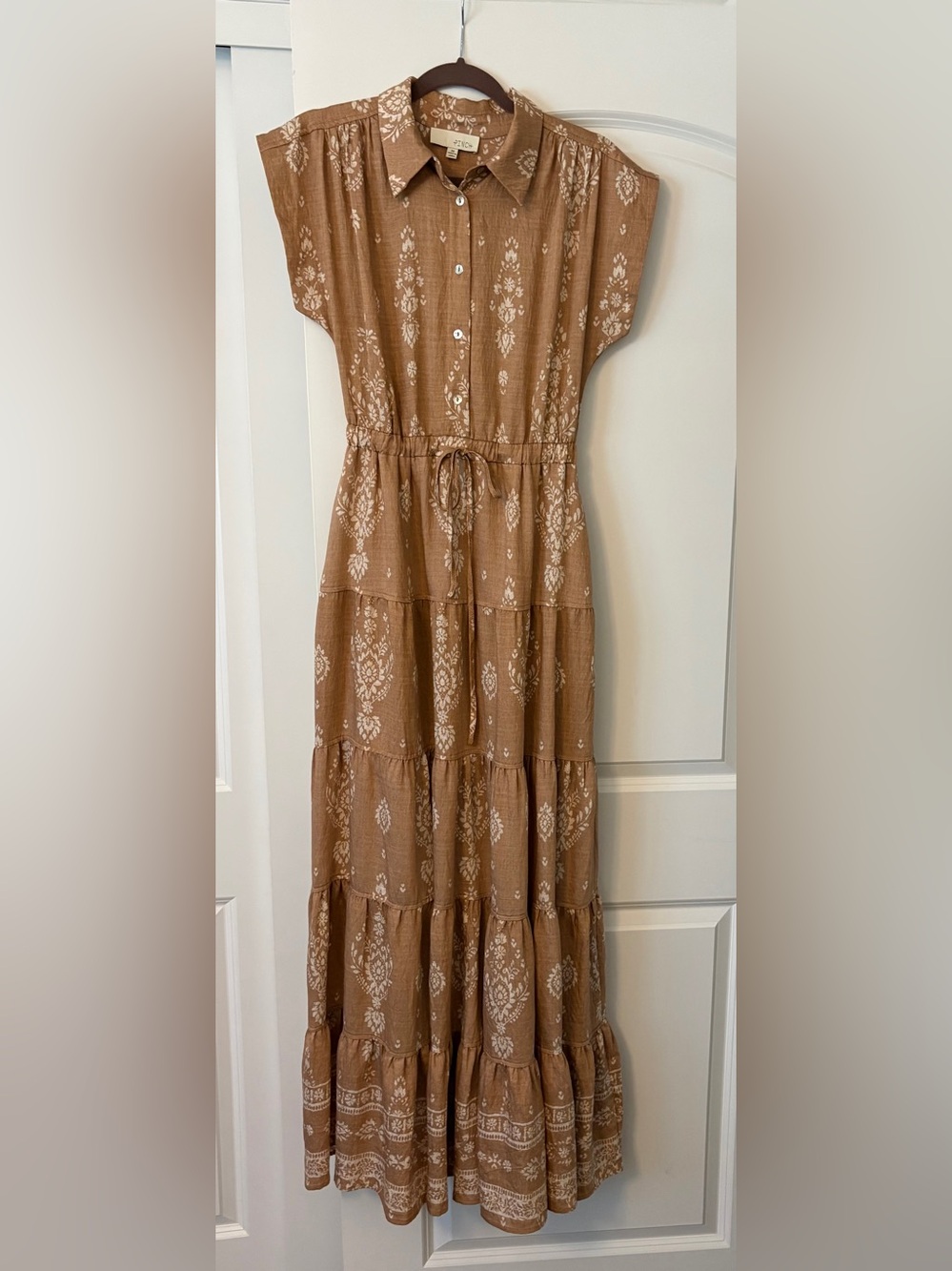 Pinch Boho Tiered Shirt Dress - Brown Floral
With front buttons and tie waist. M